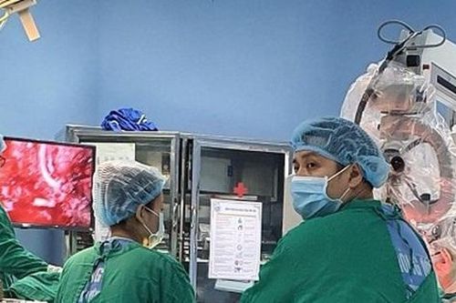 Đau mỏi lưng, cụ bà bất ngờ được phát hiện u tủy cột sống