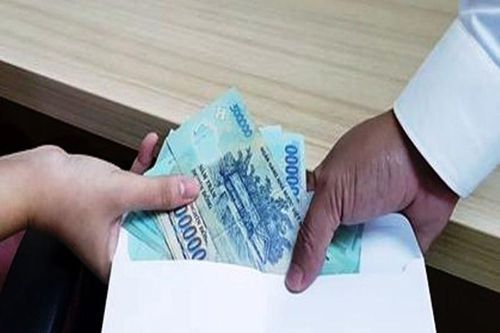 Bắt nguyên thẩm phán nhận hối lộ