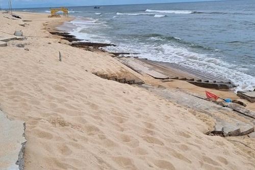 Quảng Bình: Kè biển 35 tỷ đồng bị sóng đánh tan trước mùa mưa bão