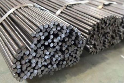 Bó sắt bất ngờ bị bung, đè tử vong người đàn ông đang bốc dỡ