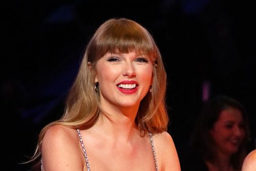 Taylor Swift bị tố nhái thiết kế sách 'Lover'