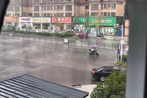 Tứ Xuyên đón mưa lớn giữa hạn hán, 30.000 dân phải sơ tán