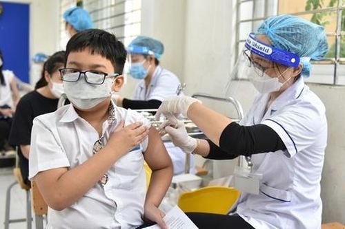 Tiêm vaccine COVID-19 'Vui Trung thu và tựu trường an toàn'