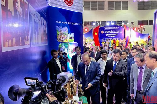 Khai mạc Hội chợ thương mại Việt-Lào năm 2022