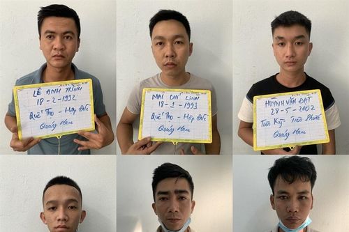 Rủ nhau 'phê hàng' trong quán ca