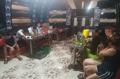 'Ổ nhền nhện' núp bóng quán karaoke