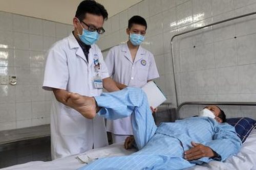 Cú ngã chí mạng từ nóc nhà giữa đêm khiến người đàn ông mất hoàn toàn vận động hai chân