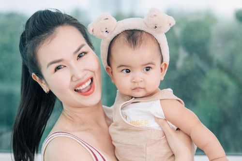 Con gái Võ Hạ Trâm 'đốn tim' netizen bởi loạt khoảnh khắc dễ thương, lém lỉnh