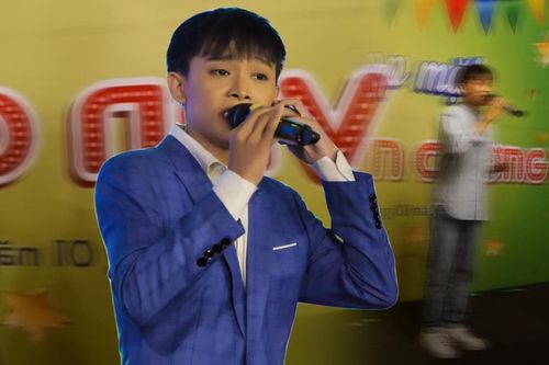 Đắt show sau khi được danh ca Ngọc Sơn nâng đỡ, Hồ Văn Cường vẫn ăn mặc giản dị khi họp fan