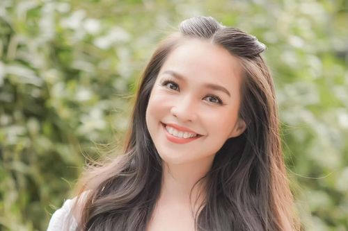 Hiền Thục ăn diện trẻ trung như nữ sinh trung học dù đã cán mốc U50