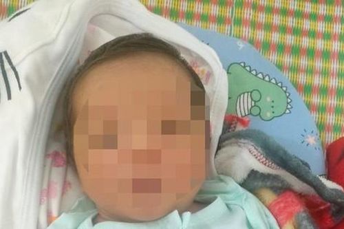Nghệ An: Bé trai sơ sinh bị bỏ rơi trước cổng trạm y tế