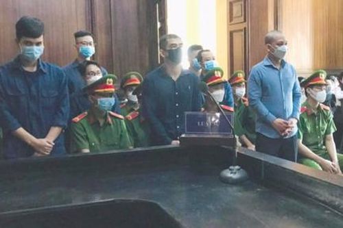 Băng nhóm thuê 14 ôtô mang sang Camphuchia bán, chiếm đoạt 12 tỷ đồng
