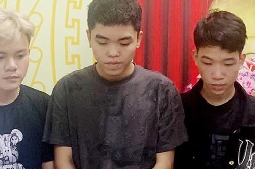 Chiếm quyền sử dụng Facebook rồi nhắn tin mượn tiền, 3 đối tượng bị khởi tố