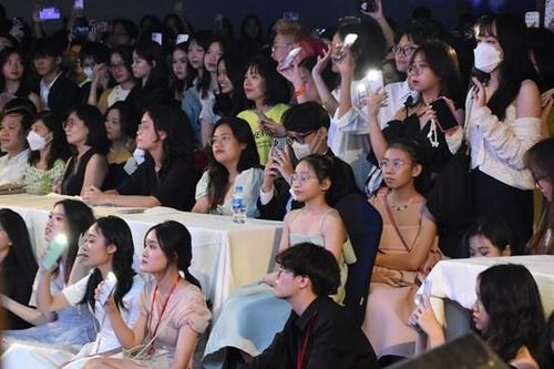Bùng nổ đêm hội trao giải cuộc thi làm phim ngắn cho học sinh Red Carpet