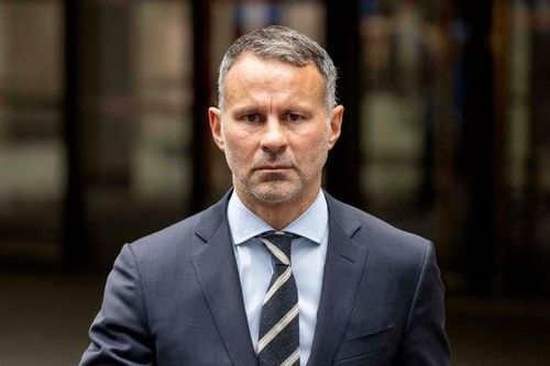 Phiên tòa xử Giggs bị hoãn