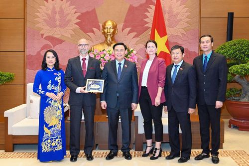 Tích cực thúc đẩy quan hệ Đối tác toàn diện Việt Nam với Canada