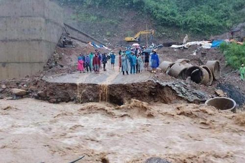 Mưa lũ gây sạt lở đất, ngập úng nhà dân và nhiều tuyến đường ở Sơn La