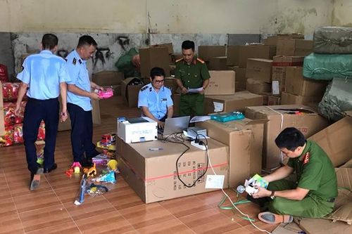 Tạm giữ hơn 4.200 sản phẩm đồ chơi trẻ em không rõ nguồn gốc