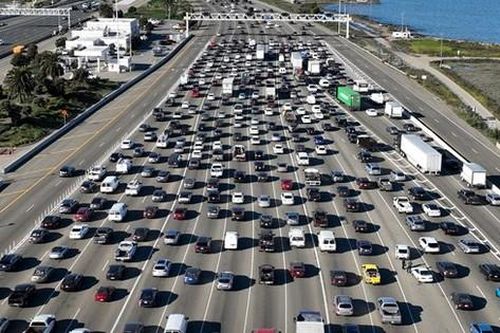 California (Mỹ): Hướng tới cấm bán ô tô chạy bằng nhiên liệu hóa thạch