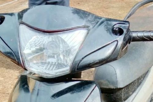 Phát hiện xe máy nghi của 2 nạn nhân chết trong rừng