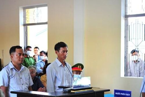 'Quan xã' lĩnh án tù vì vòi tiền làm sổ đỏ của dân