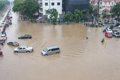 Làm rõ việc úng ngập cục bộ ở khu vực Đại lộ Thăng Long