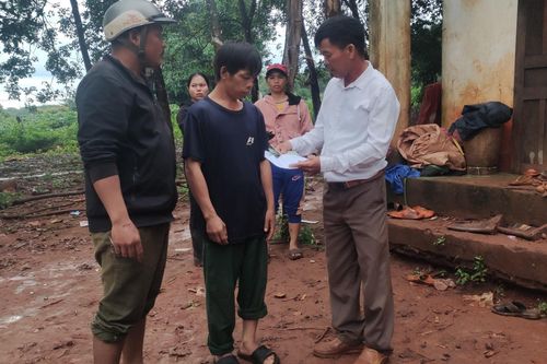 Vào chòi rẫy trú mưa, 2 người bị sét đánh tử vong