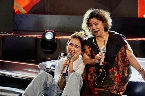NSND Thanh Hoa bị gia đình 'can ngăn' vì hát chung với Hòa Minzy