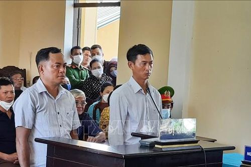 Hai nguyên cán bộ xã ở Quảng Trị lĩnh án tù