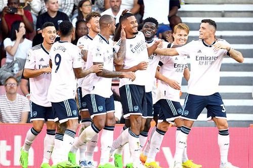 Arsenal vào đường đua vô địch Premier League
