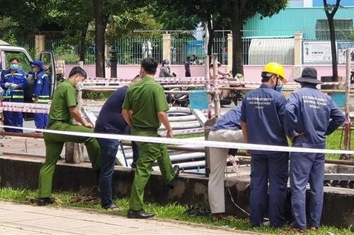 Người phụ nữ tử vong bất thường dưới cống Kênh Nước Đen