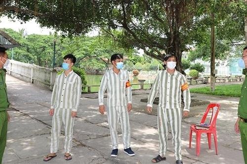 Niềm vui chờ ngày đặc xá