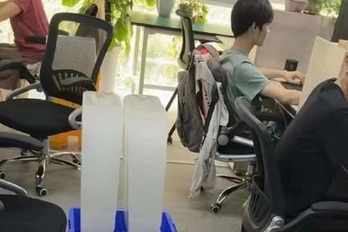 Muôn kiểu tránh nóng 'sáng tạo' của người dân Trung Quốc