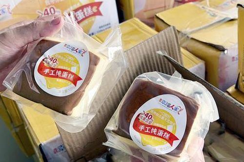 Trước thềm Trung thu, gian thương Thủ đô công khai bán hơn 500 thùng bánh kẹo không rõ nguồn gốc
