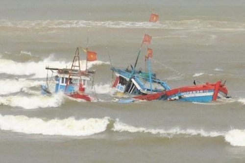 Hai tàu cá gặp nạn trên biển, 9 thuyền viên được cứu an toàn