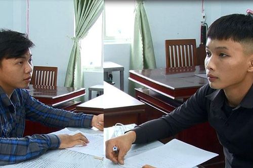 Ném đá ôtô, 2 thanh niên bị mời làm việc