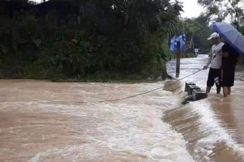 Một người bị lũ cuốn khi lội qua ngầm tràn ở Bắc Kạn