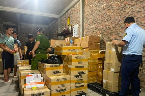 Phát hiện kho mỹ phẩm nghi nhập lậu trị giá khoảng 5 tỷ đồng
