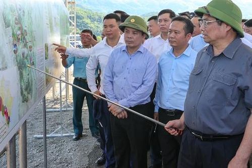 Thủ tướng khảo sát dự án sân bay Sa Pa, đường nối cao tốc Nội Bài - Lào Cai tới Sa Pa