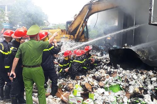 Tuyên Quang: Cháy kho hàng gia dụng gây thiệt hại lớn