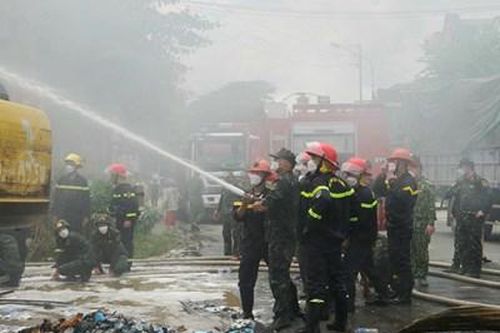 Tuyên Quang: Hơn 100 cán bộ, chiến sĩ quân đội, công an tham gia chữa cháy