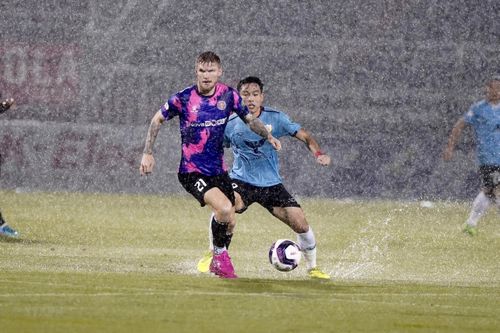 Sài Gòn FC giành trọn 3 điểm trong trận 'thủy chiến' trước Hà Tĩnh
