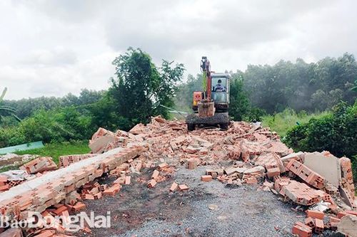 Cưỡng chế 21 nhà ở xây dựng trái phép tại P. Phước Tân
