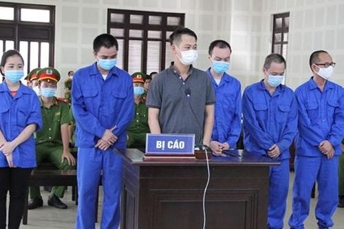 Cán bộ Sở nhận hối lộ giúp 'chuyên gia dỏm' nhập cảnh trái phép