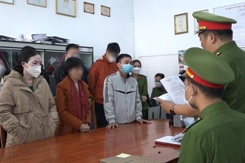 Thủ đoạn móc nối với Việt Á của 2 nhân viên y tế ở Lâm Đồng