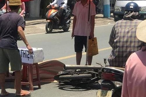 Tranh thủ về nhà ăn trưa, người phụ nữ bán vé số gặp nạn