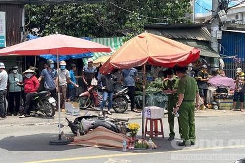 Người phụ nữ bán vé số ở TPHCM tử vong thương tâm sau va chạm xe tải