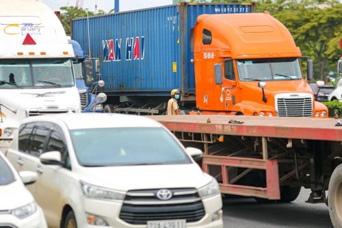 TP.HCM yêu cầu giải phóng hàng nhanh, không để ùn tắc cảng dịp 2/9