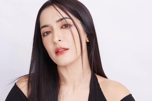 Nữ diễn viên Thái Lan suy sụp vì bị bắt giam