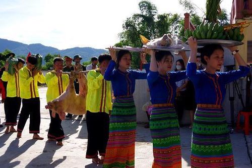 Khát vọng vượt đỉnh Ka Đay của đồng bào Chứt ở bản Rào Tre
